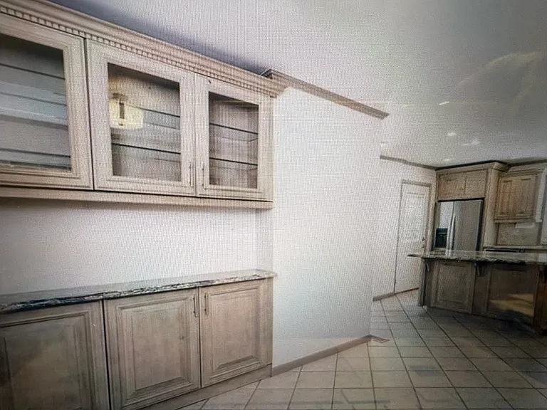 615 Davis Ave — Photo 4