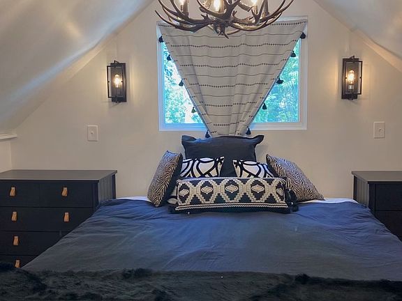3rd image of 127 W Cedar Ave #2