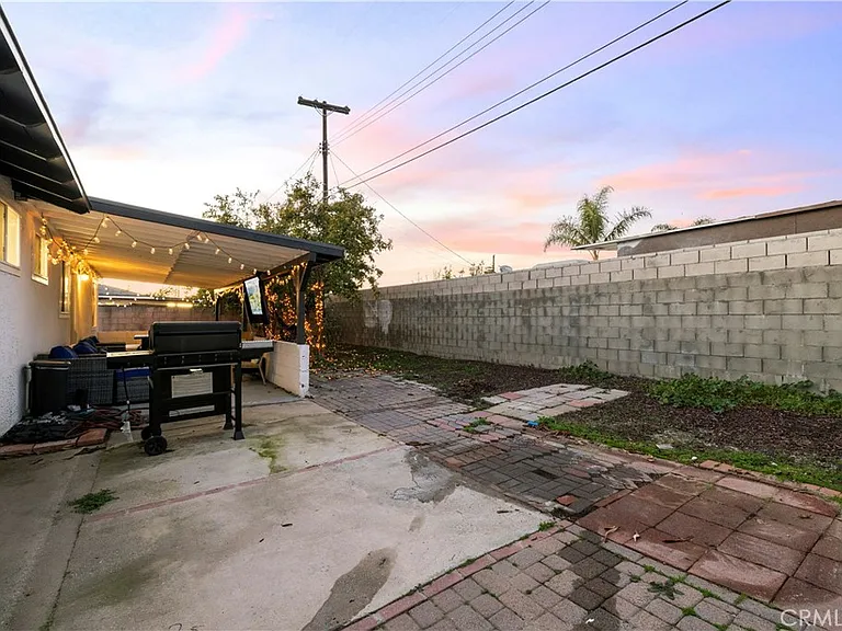 467 Susan Ave — Photo 32