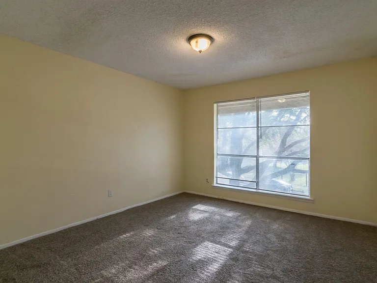 439 Valley Park Dr — Photo 11