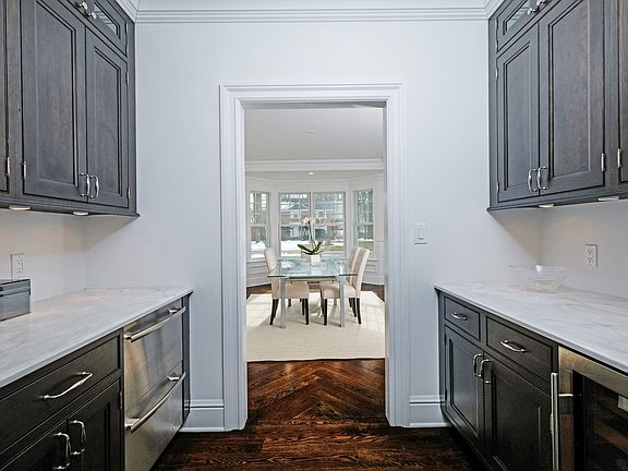 5th image of 30 Carriage House Ln