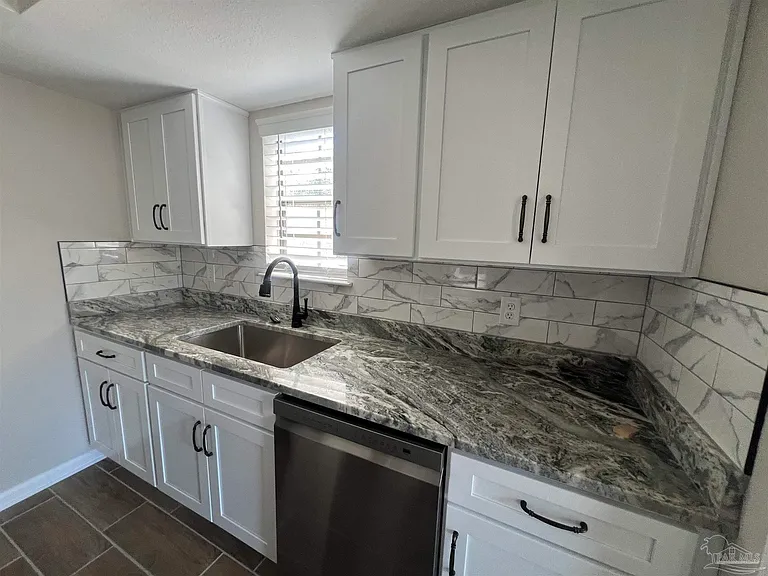 13528 Canal Dr — Photo 8