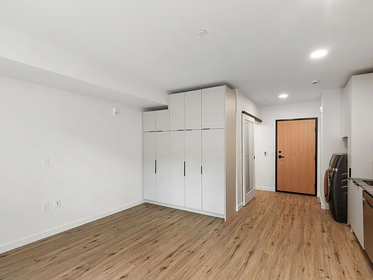 CHRONICLE: Stylish Wallingford Studios with Full Appliance Package & Premium Amenities — Photo 64
