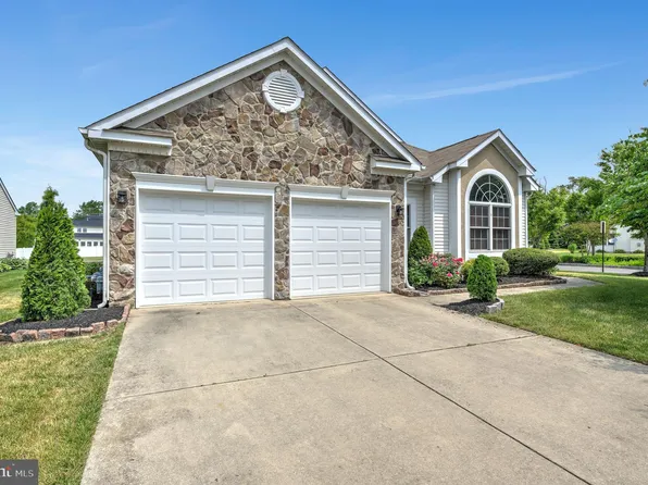 51 Ridgway Dr, Bordentown, NJ 08505