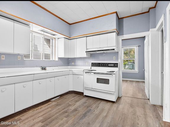 5th image of 9 Archibald St Floor 1