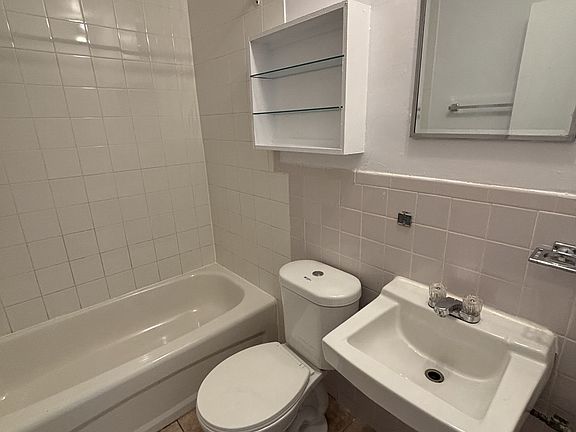 3rd image of 345 Laurier Ave E #706