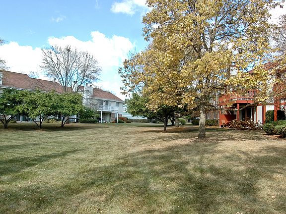 4th image of 1590 Burr Oak Ct APT A