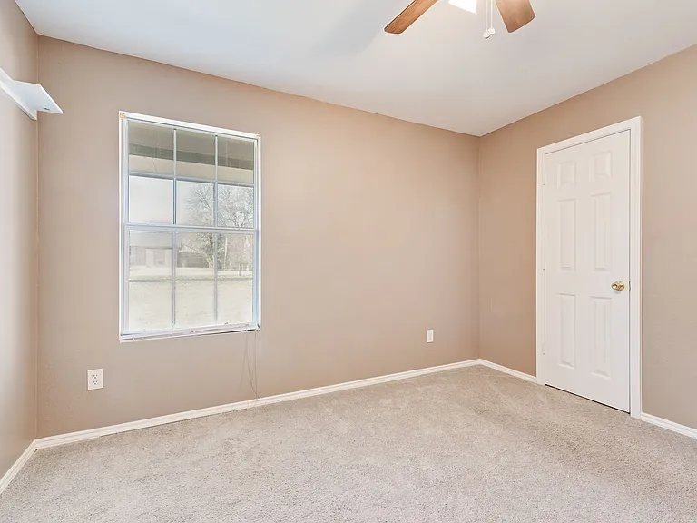 216 Modene St — Photo 14