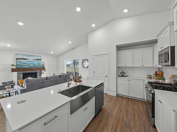 3rd image of 435 NW Monte Vista Ave #121