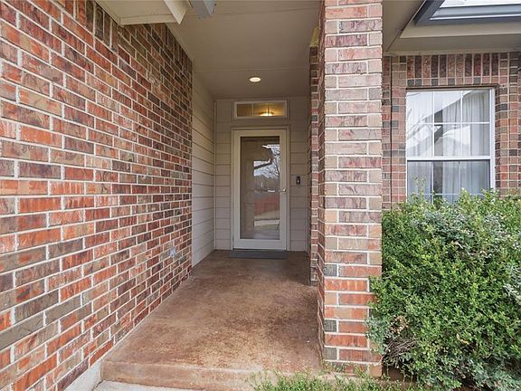 3rd image of 2010 Huntington Rd