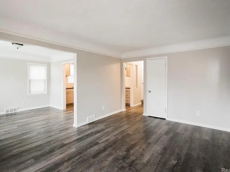 17136 Birchcrest Dr — Photo 6