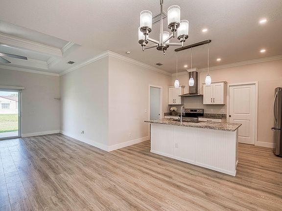 4th image of 1916 19th Avenue SW