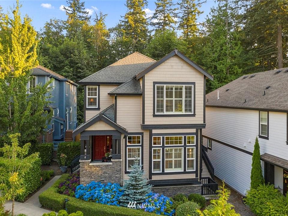 1st image of 2158 NE Morgan Ln