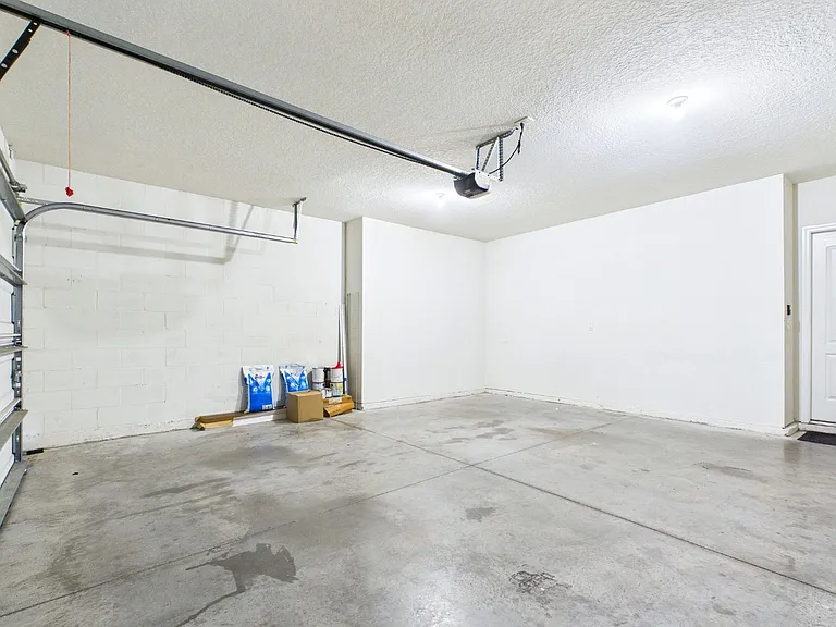 14517 Dunrobin Dr — Photo 38