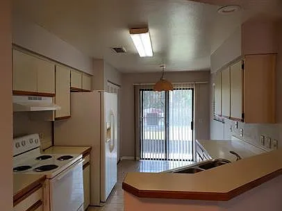 1133 James Ave — Photo 3