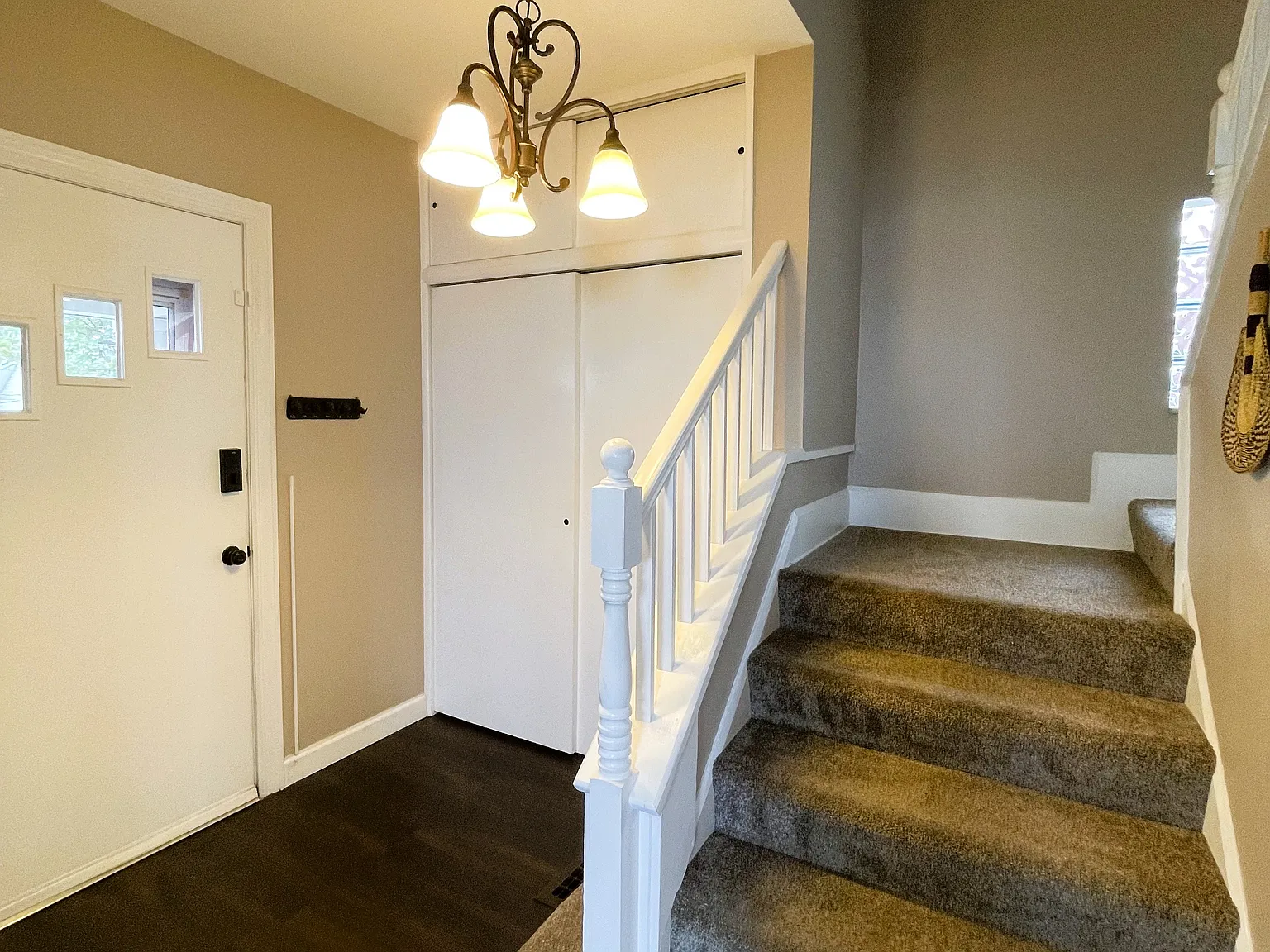 3 bed, 980 sqft, $1,870 — Photo 2