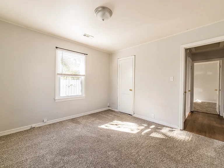 717 NW A St — Photo 15