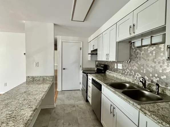 1645 Arlyn Cir, Charlotte, NC