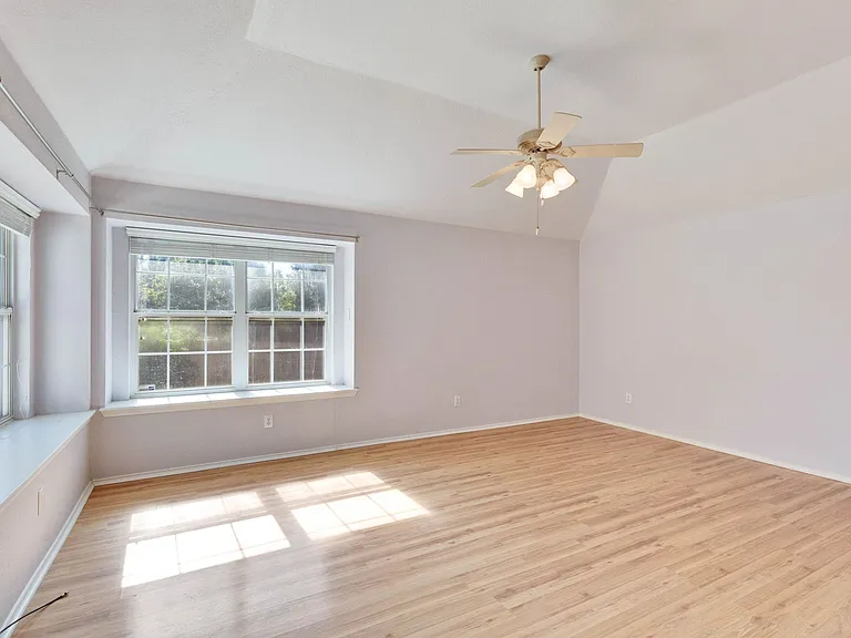 2901 Warwick Way — Photo 18
