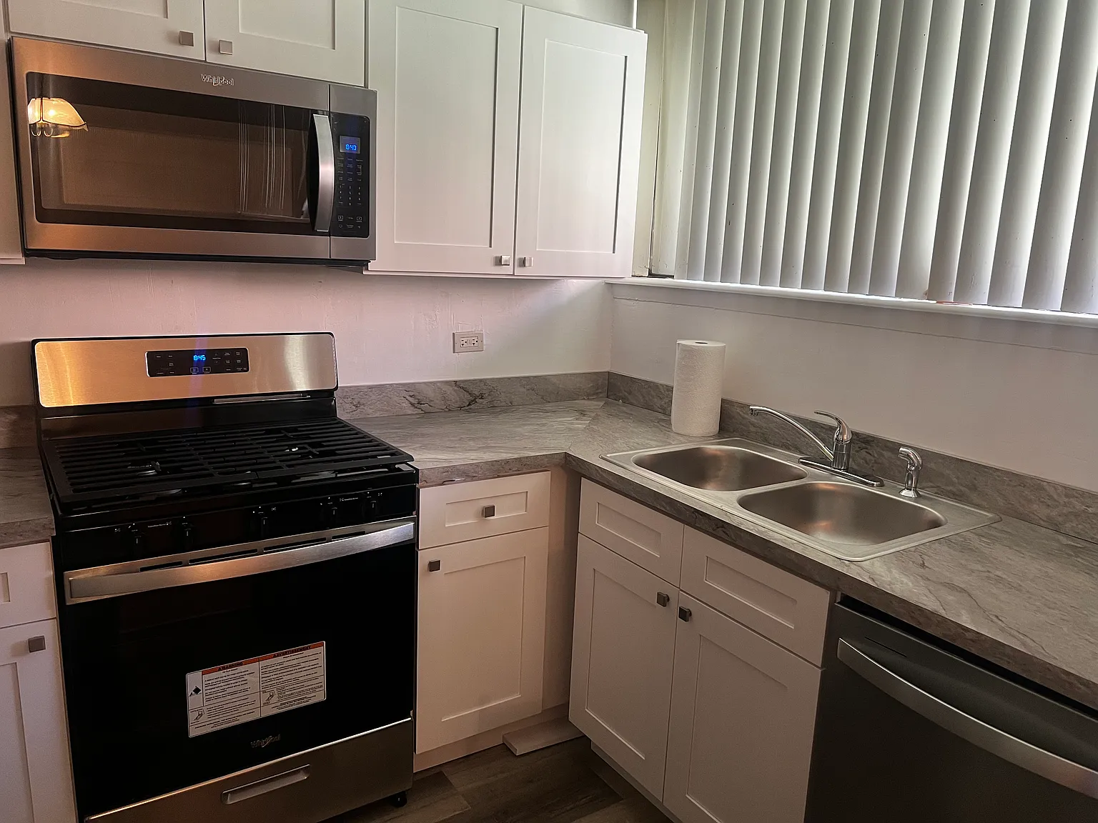 Spacious 2 Bed Townhome in Little Italy — Photo 3