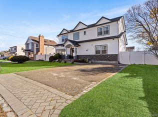 166 17th St, West Babylon, NY 11704