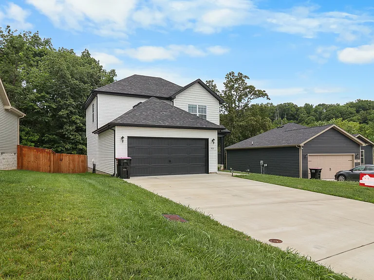 422 Mattingly Dr — Photo 4