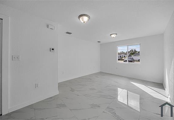 4th image of 1405 NW 45th St #1