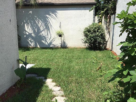 3rd image of 2535 Dauphine Ct E