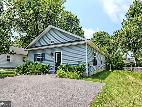 3rd image of 6416A Oak St