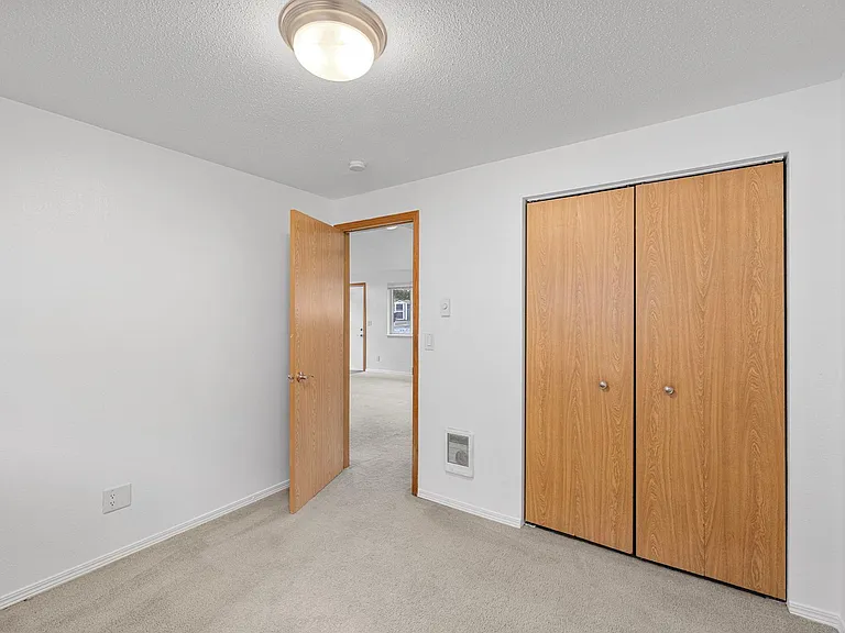 Manhattan Apartments - Normandy Park — Photo 27