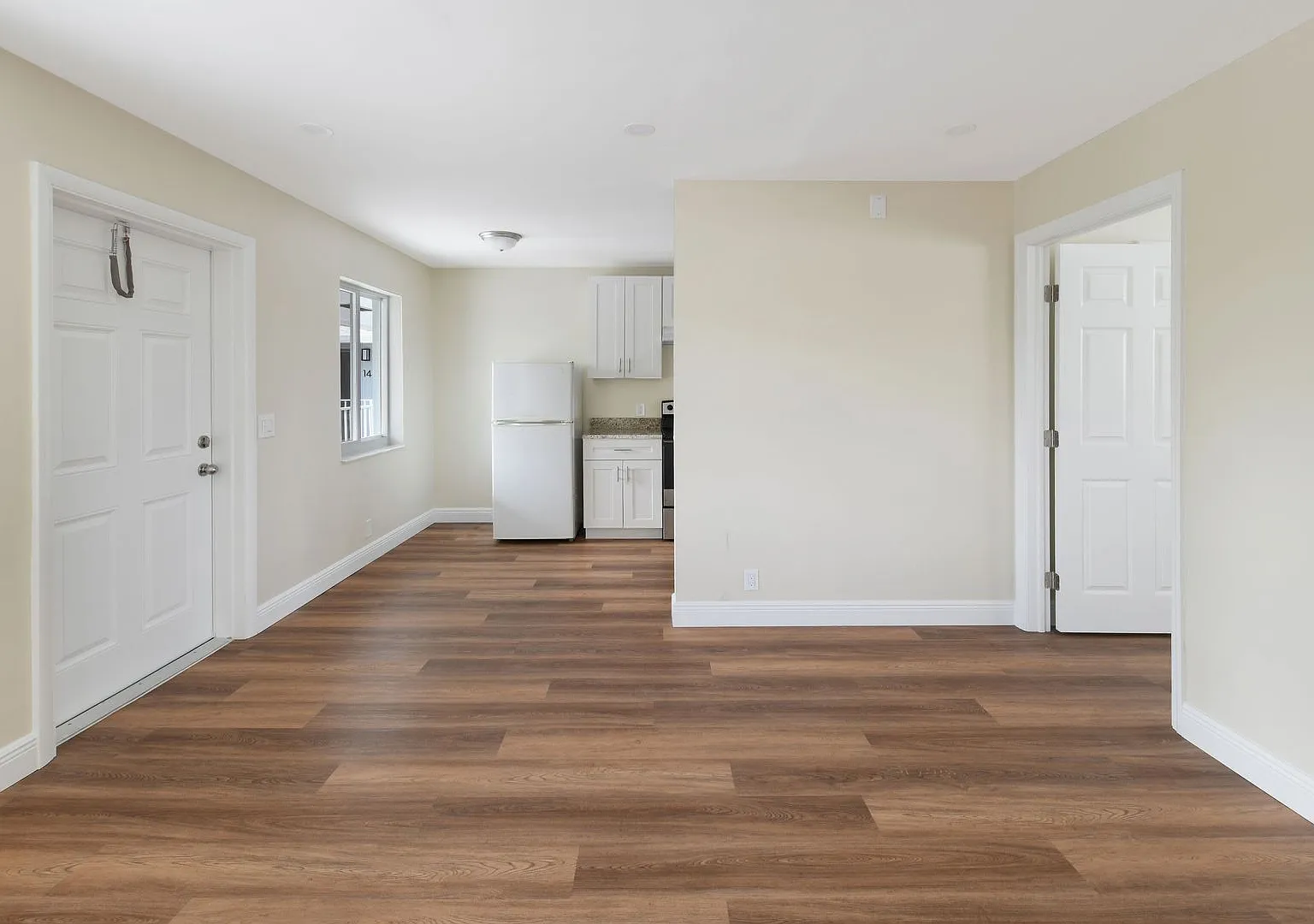 Newly Renovated spacious one bedroom one bathroom — Photo 4