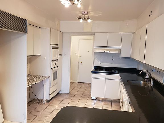 4th image of 7121 Park Heights Ave Unit 808