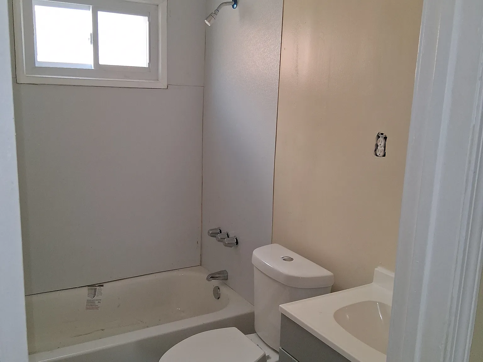 2 bed, 900 sqft, $1,150 — Photo 2