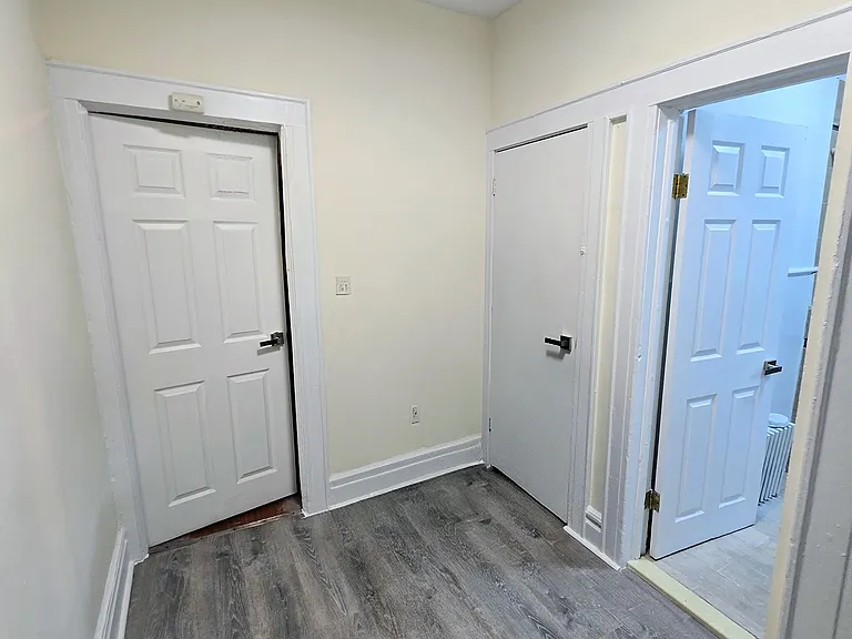 110 Schley St #1R — Photo 2
