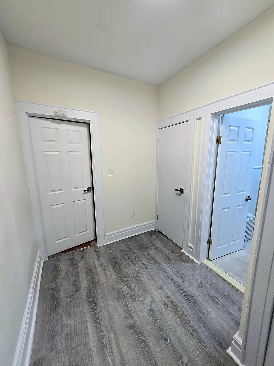 Building Photo - 110 Schley St #1R