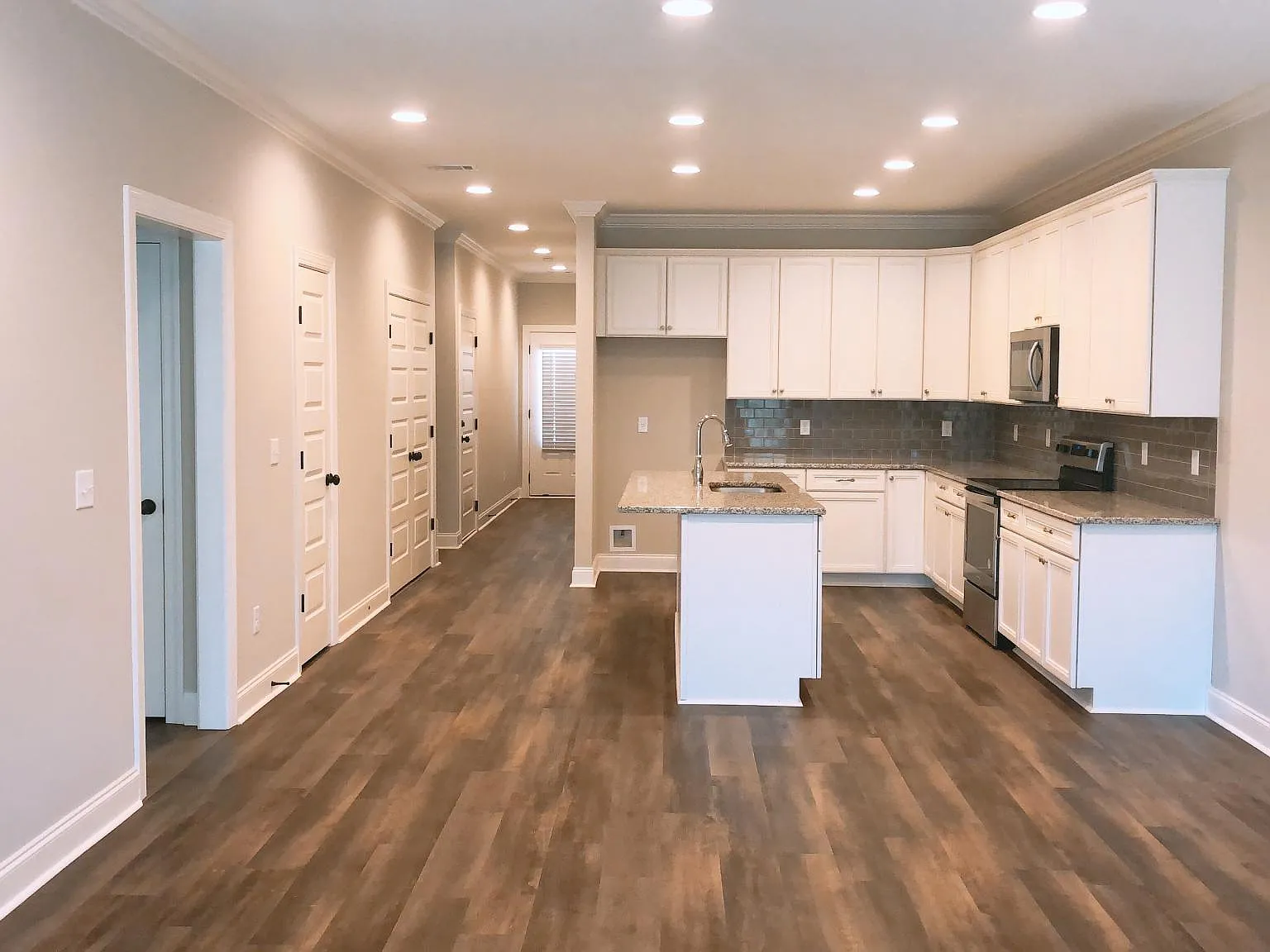 3 bed, 1808 sqft, $2,300 — Photo 2