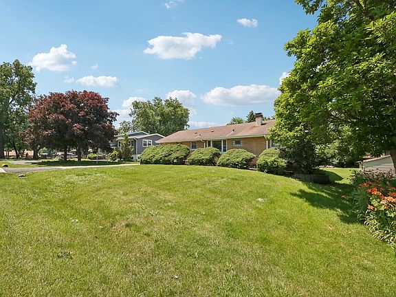 3rd image of 418 Highland Rd