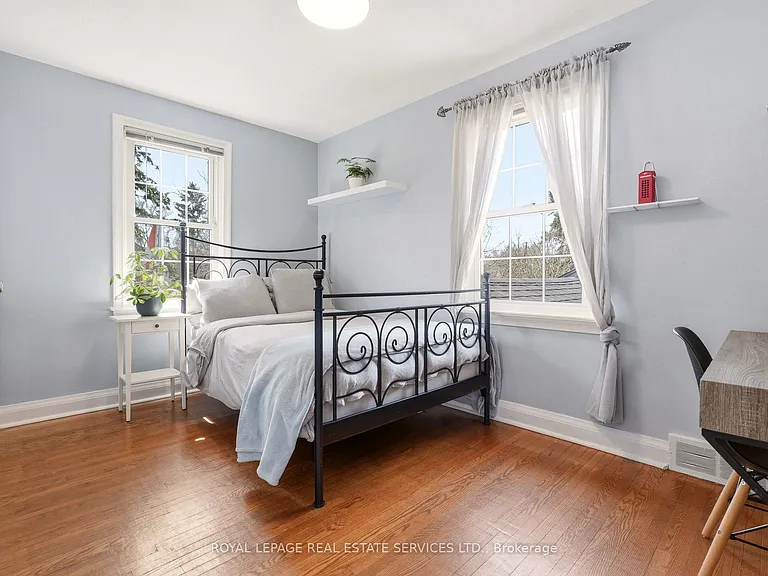 145 Suffolk Ave — Photo 26