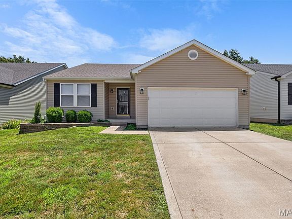 2nd image of 799 Rockshire Dr