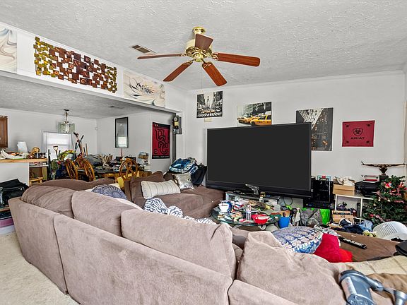 4th image of 204 Heron Dr