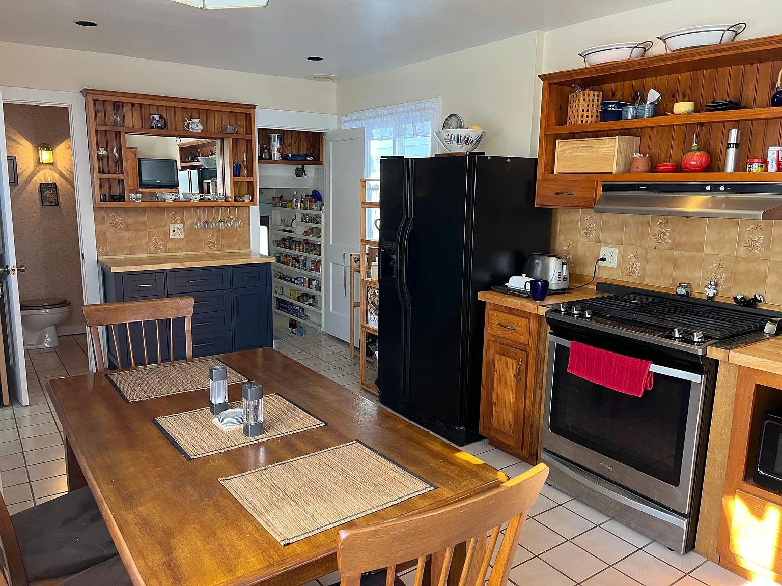 1227 Hall Ave — Photo 4