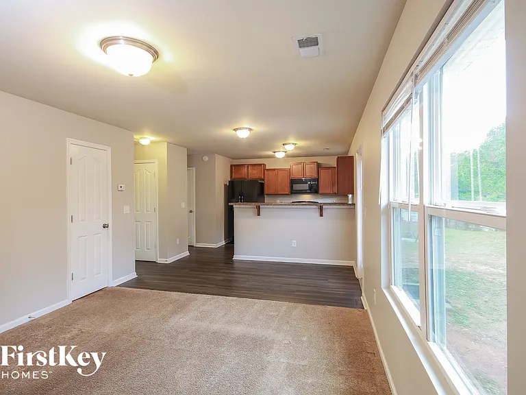 513 Ellingsworth Ln — Photo 3