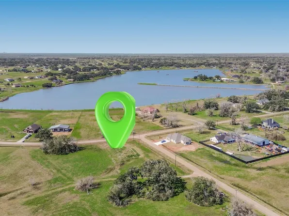 801 Wagon Wheel Trl, Angleton, TX 77515