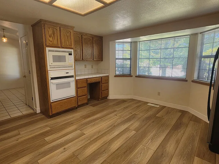 1007 Shadow Ln — Photo 9
