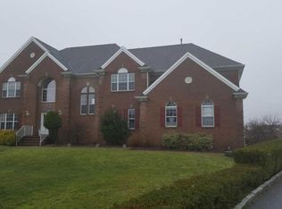 8 Anthony Way, Farmingdale, NJ 07727