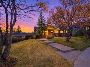 6 E Grove Hill Pl SW, Calgary, AB T3E 4G9
