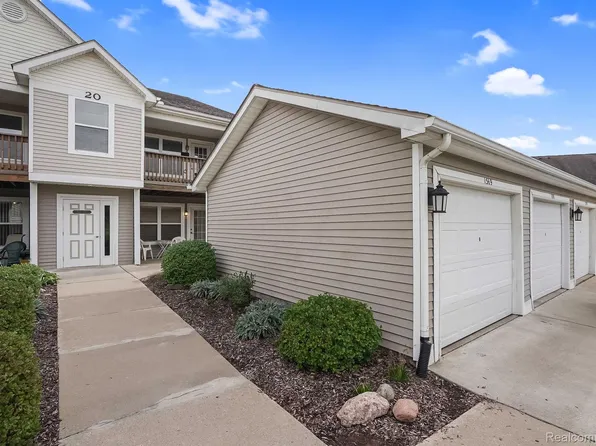 1569 Weatherstone Dr, Ann Arbor, MI 48108