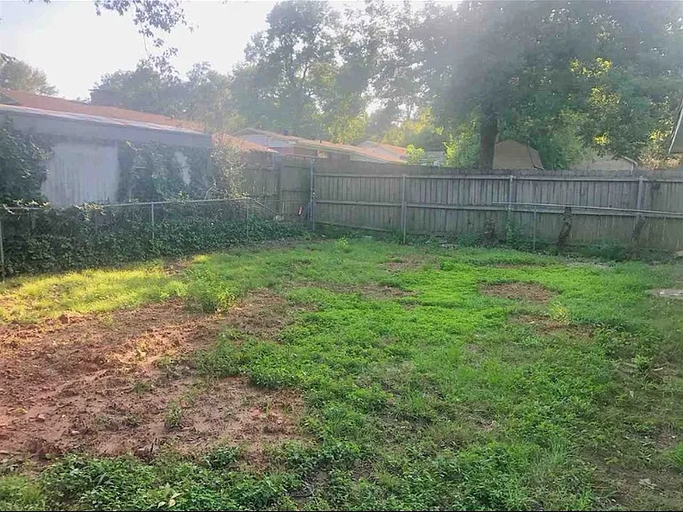 620 Riverside Dr — Photo 3