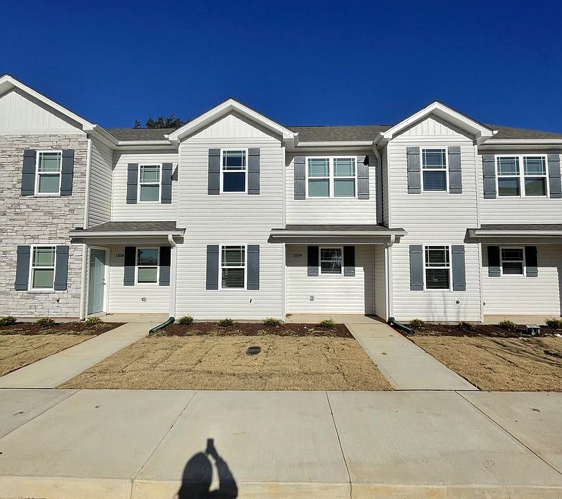 1st image of 1004 Peony Ln