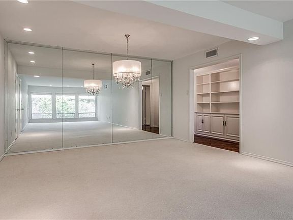 4th image of 6365 Diamond Head Cir APT A